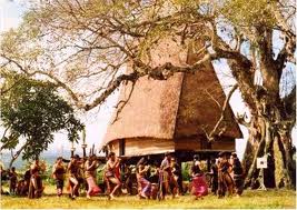 Rumah Rong - Jantungnya dukuh etnis minoritas Ba Na